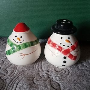 Sold! - New Snowman Salt and Pepper Set